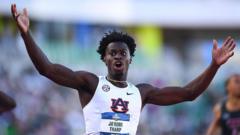 US college athlete smashes 110m hurdles world record