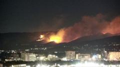 Nearly 90,000 told to evacuate as wildfire approaches Reno, Nevada